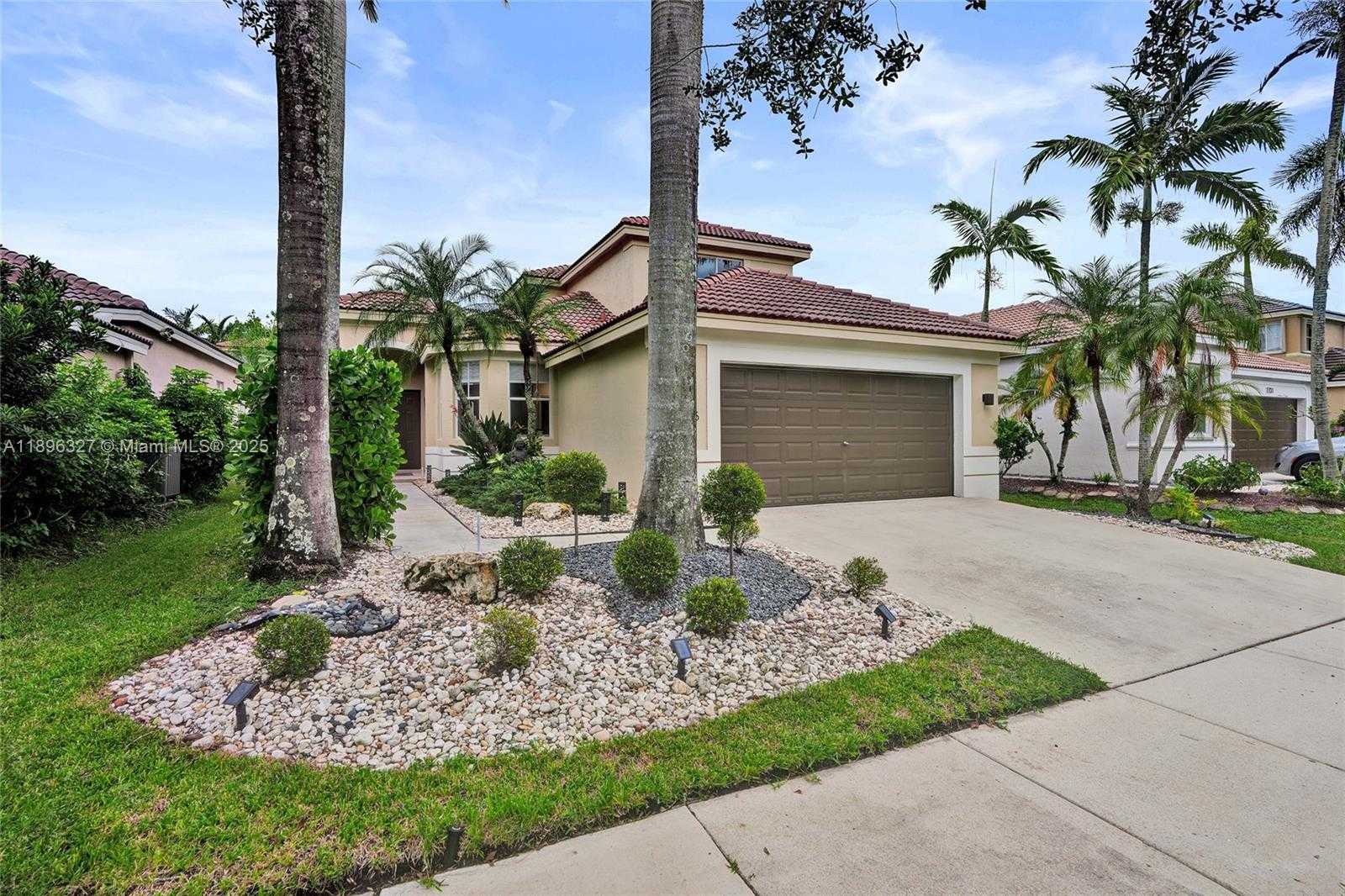 Small Image of 1725 WINTERBERRY LN #1725, Weston Number 3