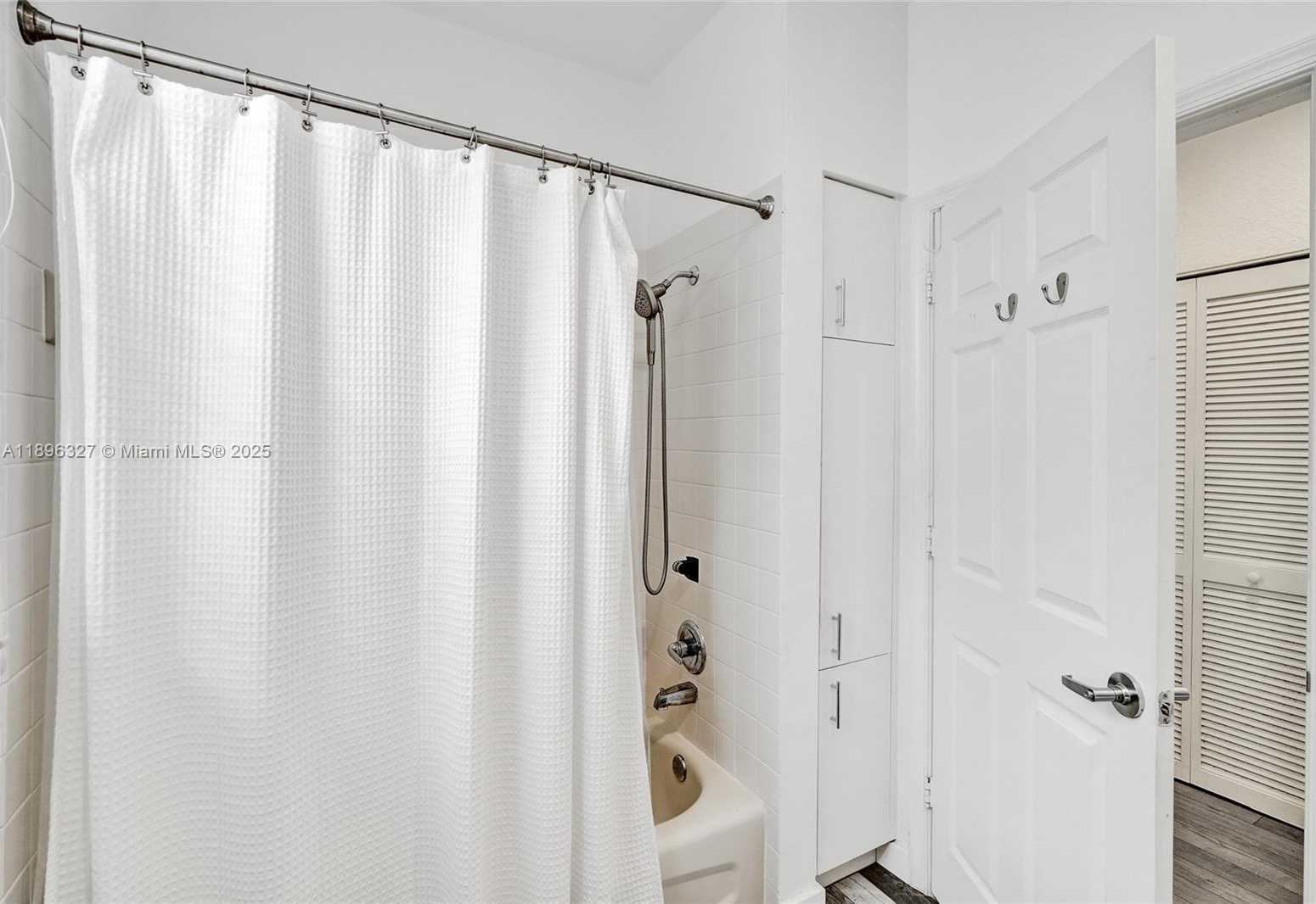 Small Image of 1725 WINTERBERRY LN #1725, Weston Number 31