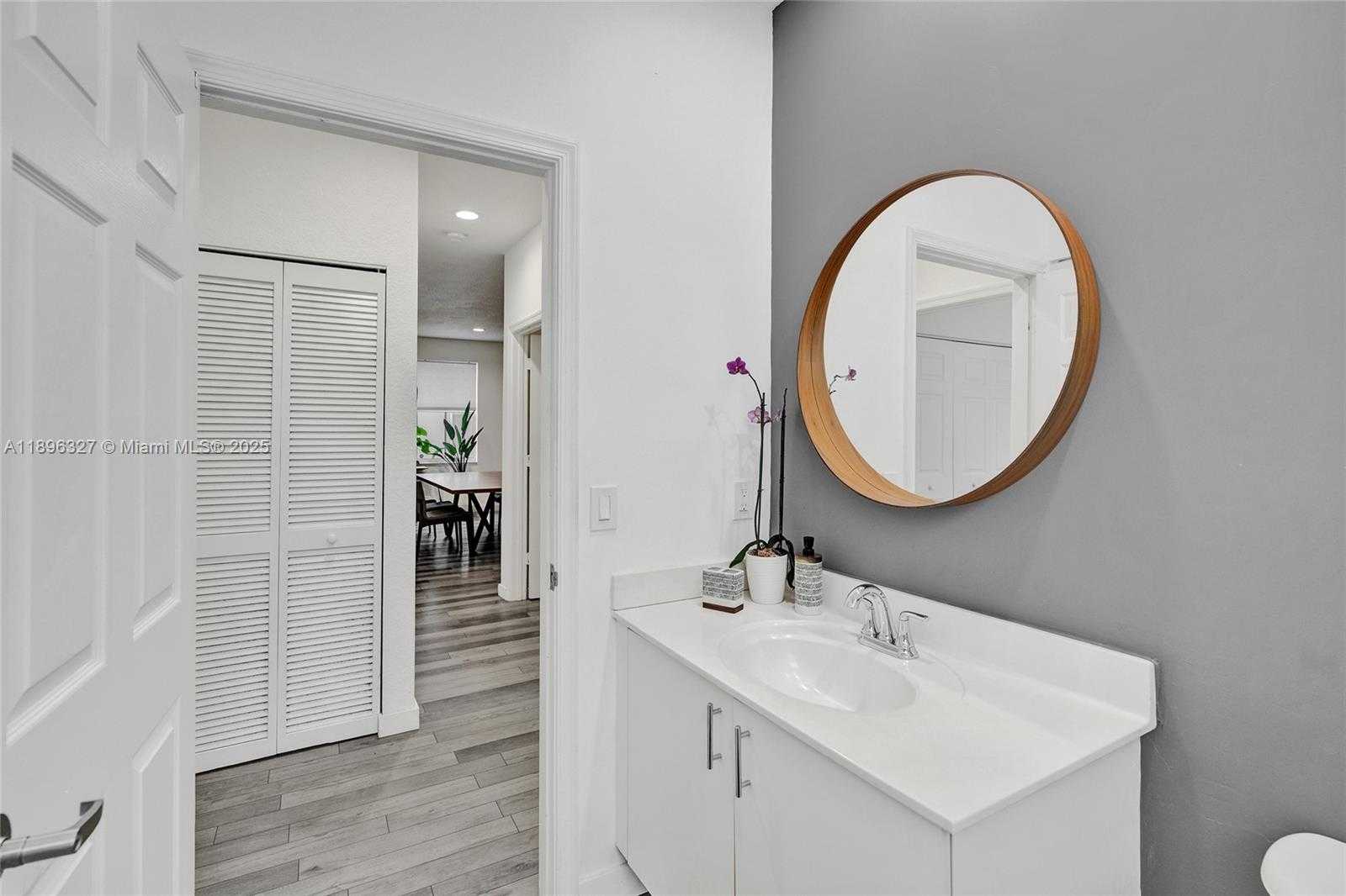 Small Image of 1725 WINTERBERRY LN #1725, Weston Number 32