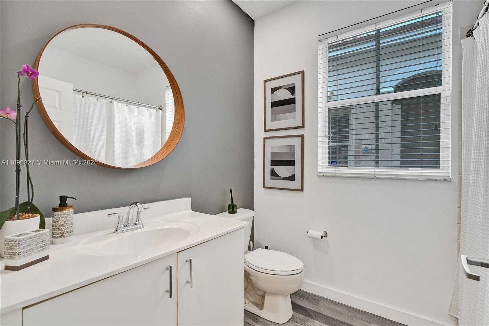 Small Image of 1725 WINTERBERRY LN #1725, Weston Number 33