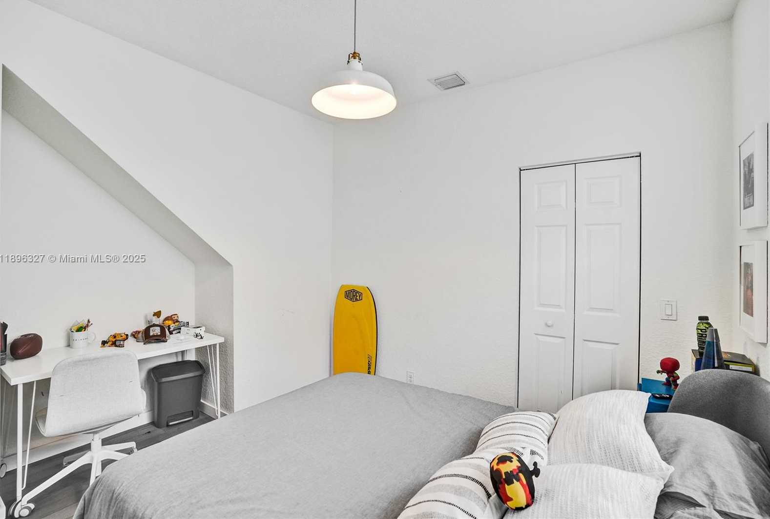 Small Image of 1725 WINTERBERRY LN #1725, Weston Number 36