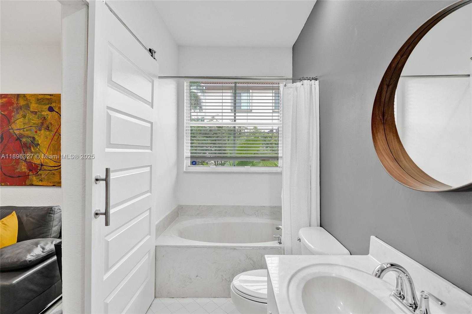 Small Image of 1725 WINTERBERRY LN #1725, Weston Number 39