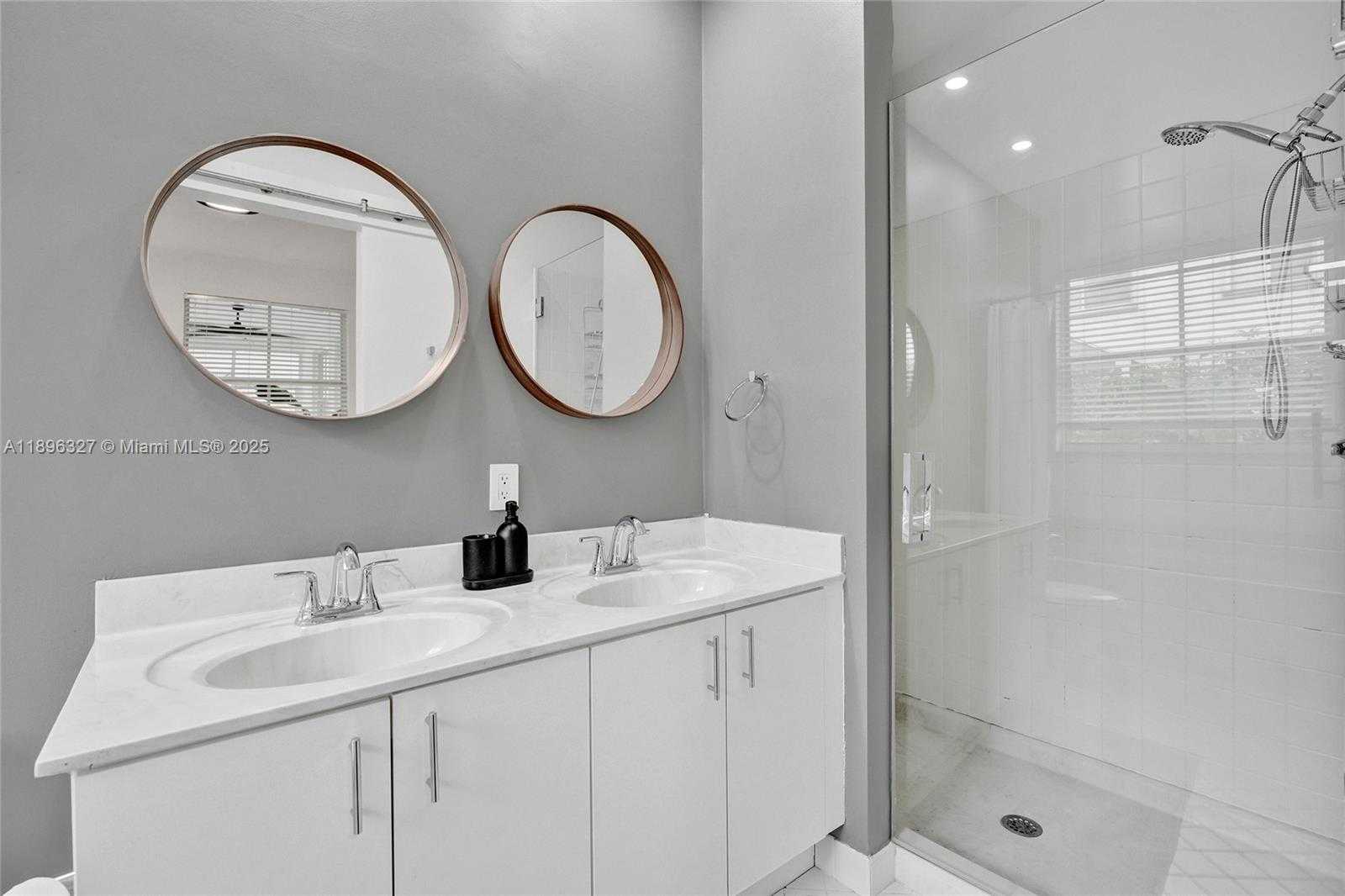 Small Image of 1725 WINTERBERRY LN #1725, Weston Number 40