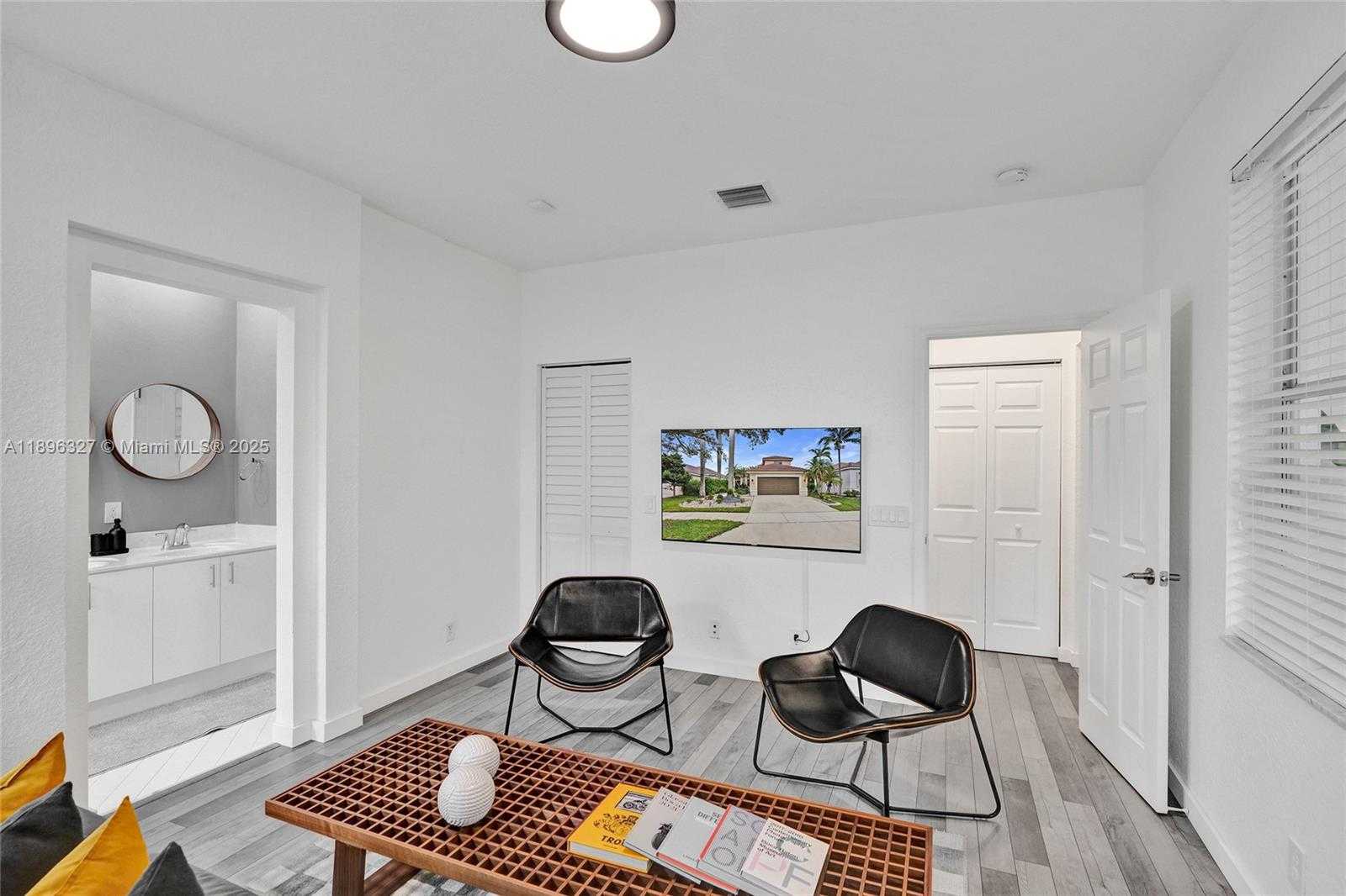 Small Image of 1725 WINTERBERRY LN #1725, Weston Number 41