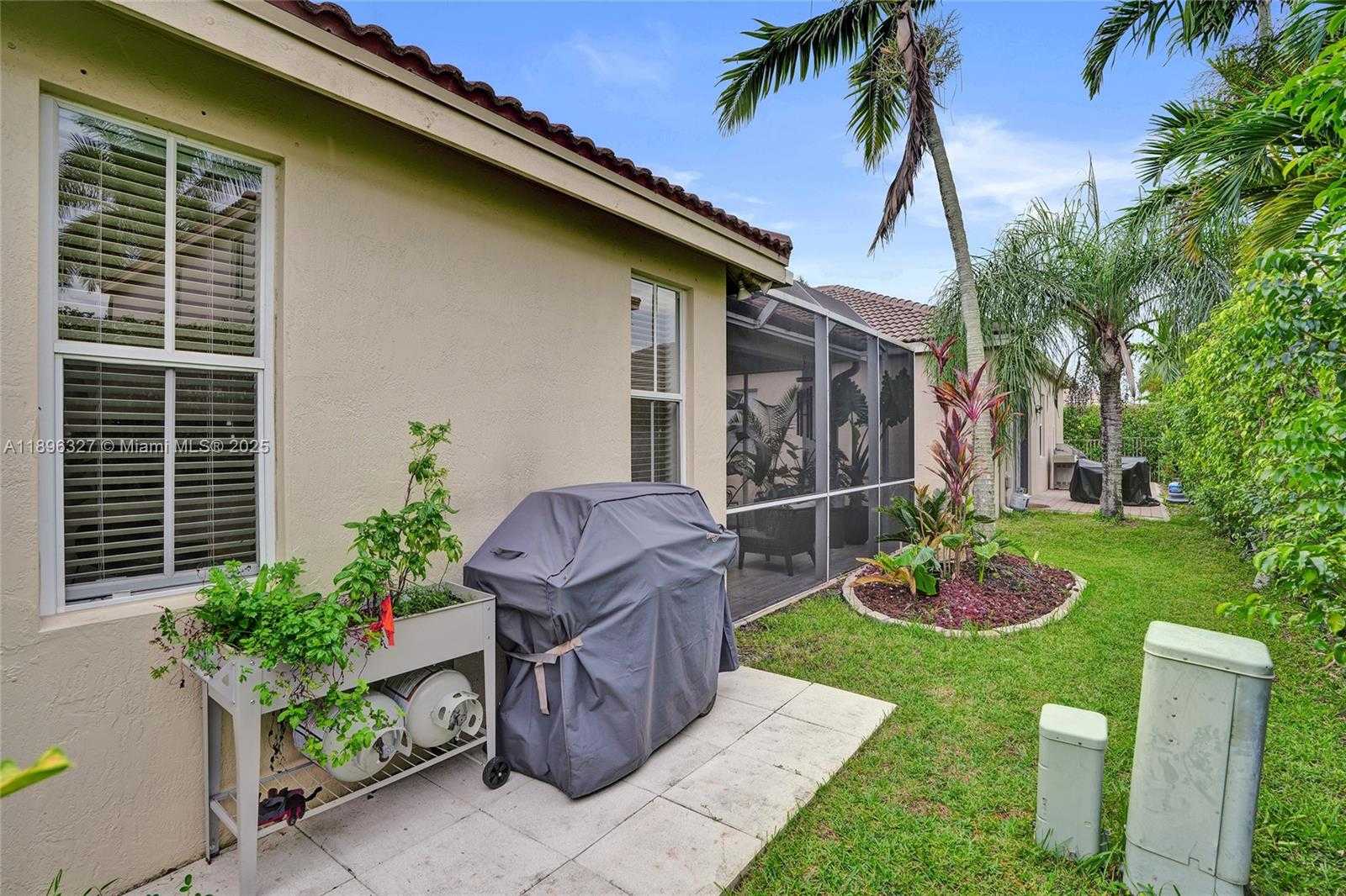 Small Image of 1725 WINTERBERRY LN #1725, Weston Number 49