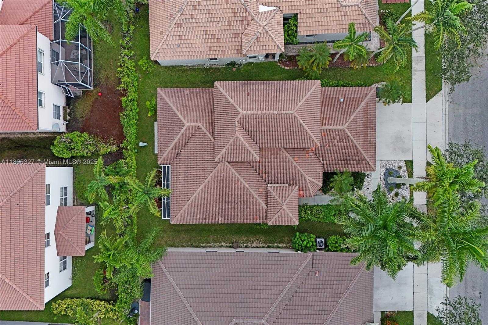 Small Image of 1725 WINTERBERRY LN #1725, Weston Number 54