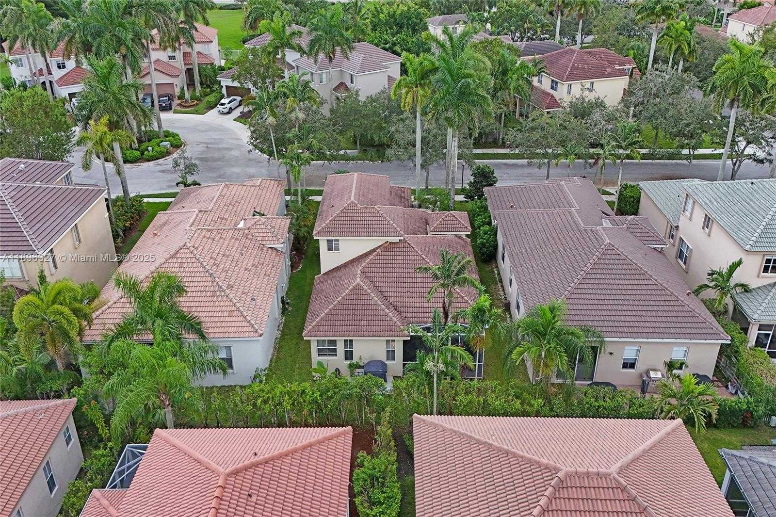 Small Image of 1725 WINTERBERRY LN #1725, Weston Number 66
