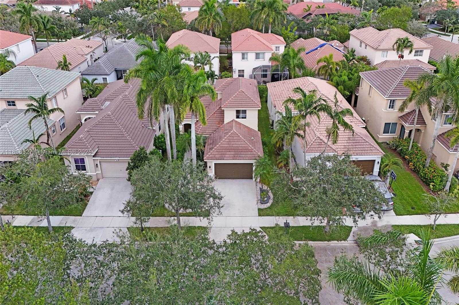 Small Image of 1725 WINTERBERRY LN #1725, Weston Number 70