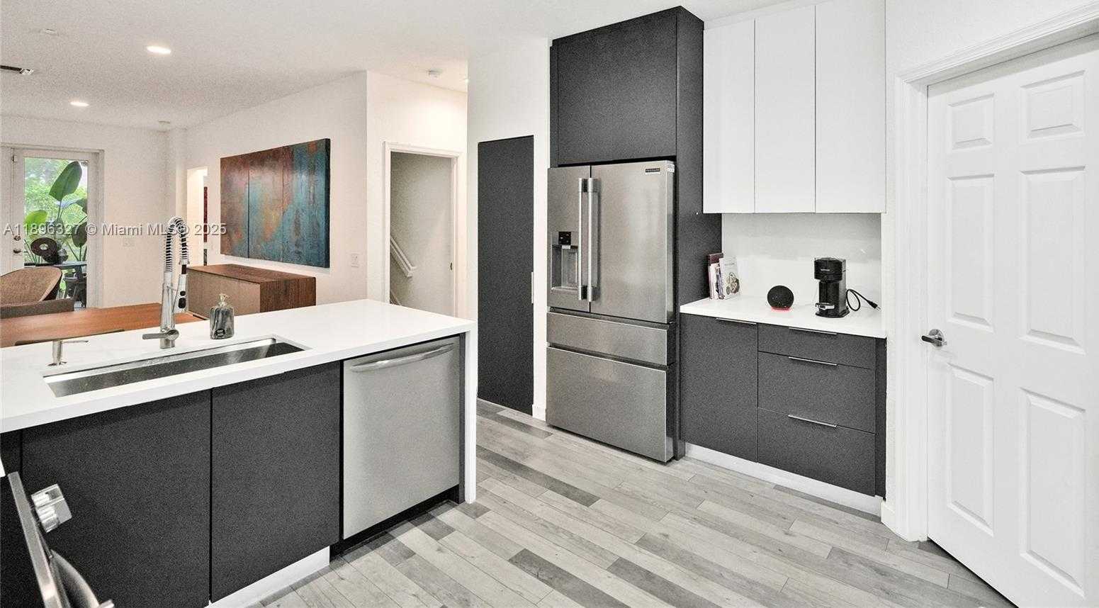 Small Image of 1725 WINTERBERRY LN #1725, Weston Number 9