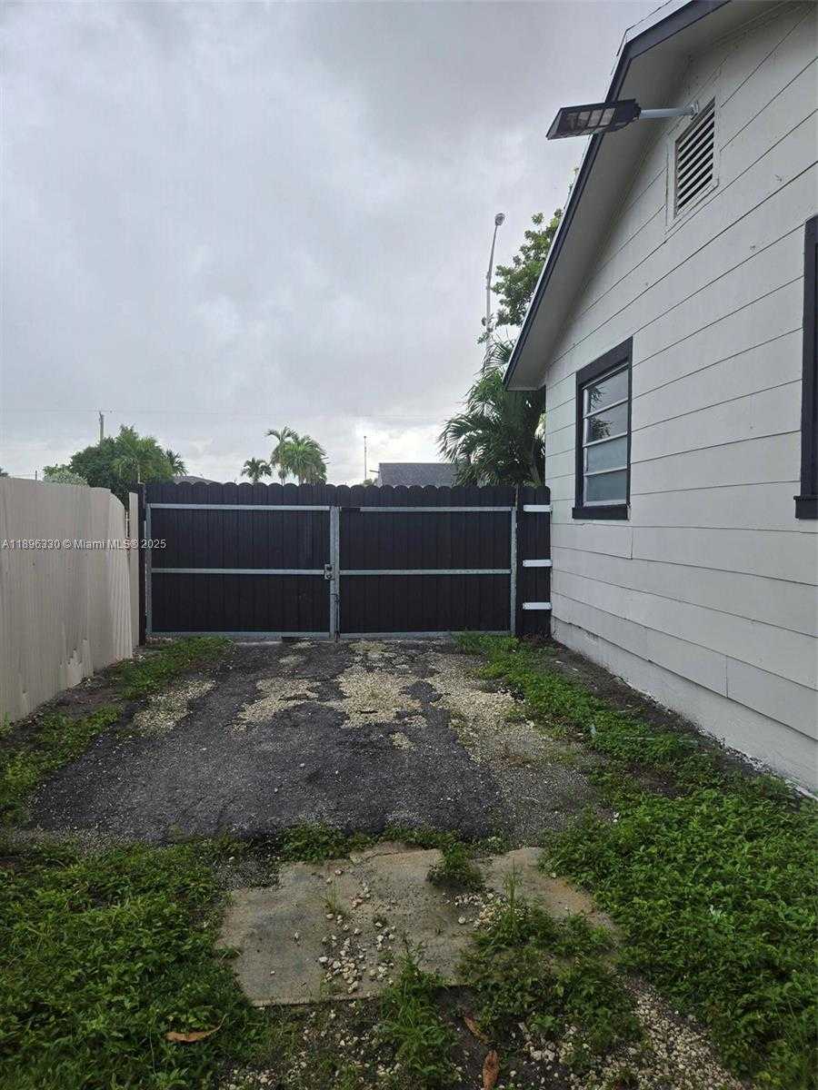 Small Image of 741 EAST 8TH ST, Hialeah Number 12