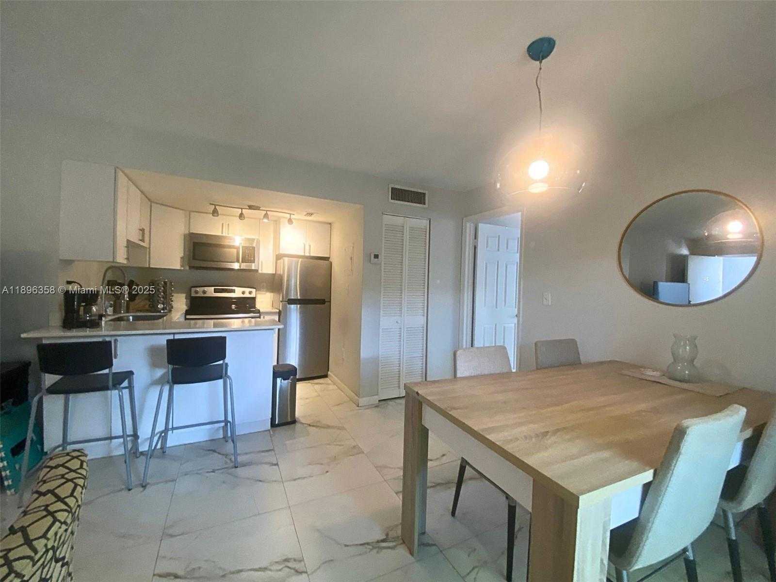 Small Image of 753 MICHIGAN AVE #2A, Miami Beach Number 6