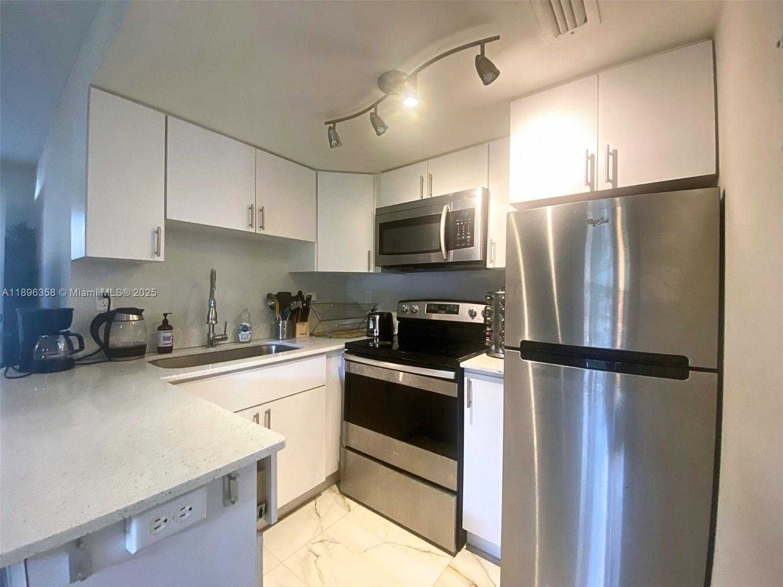 Small Image of 753 MICHIGAN AVE #2A, Miami Beach Number 8