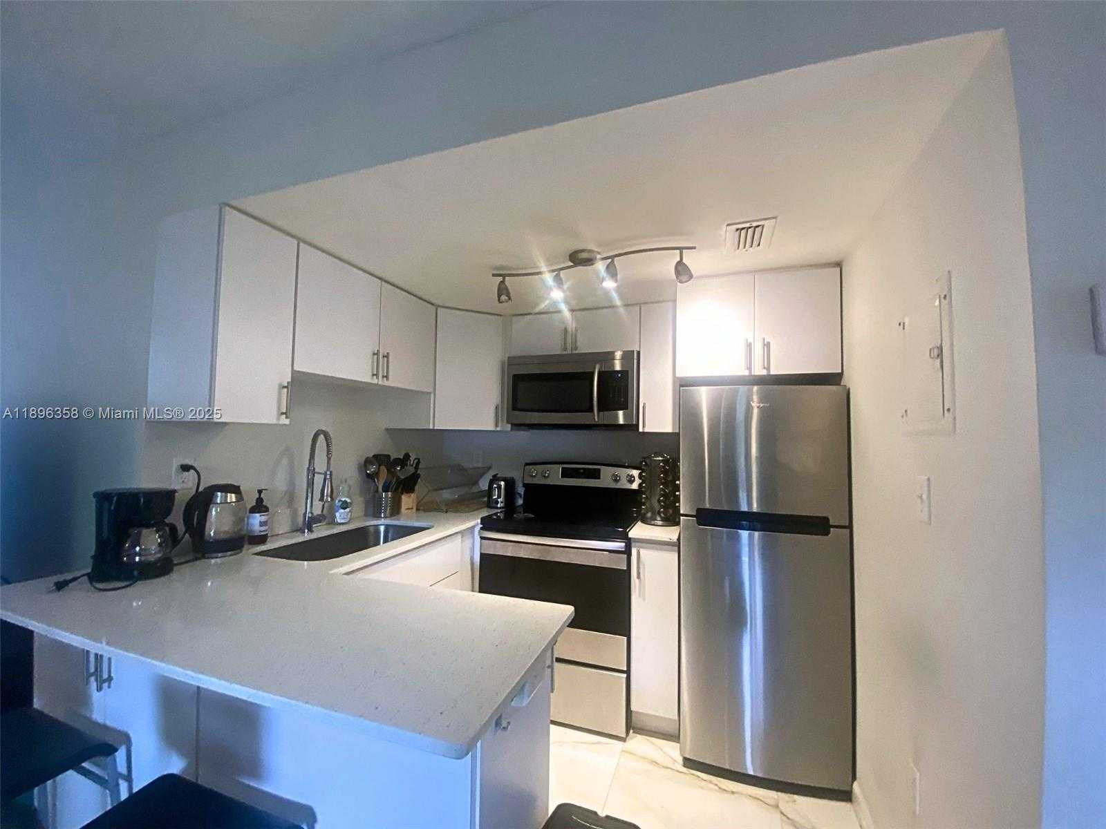 Small Image of 753 MICHIGAN AVE #2A, Miami Beach Number 9