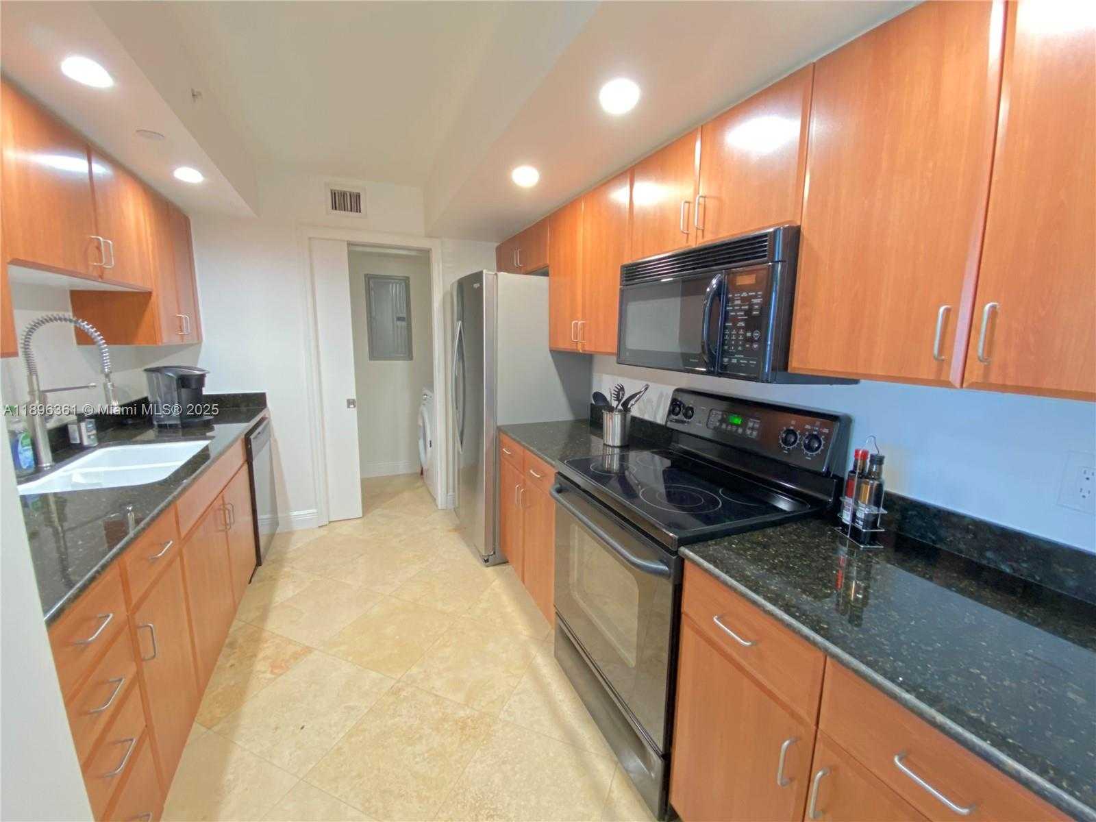 Small Image of 6917 COLLINS AVE #1422, Miami Beach Number 4