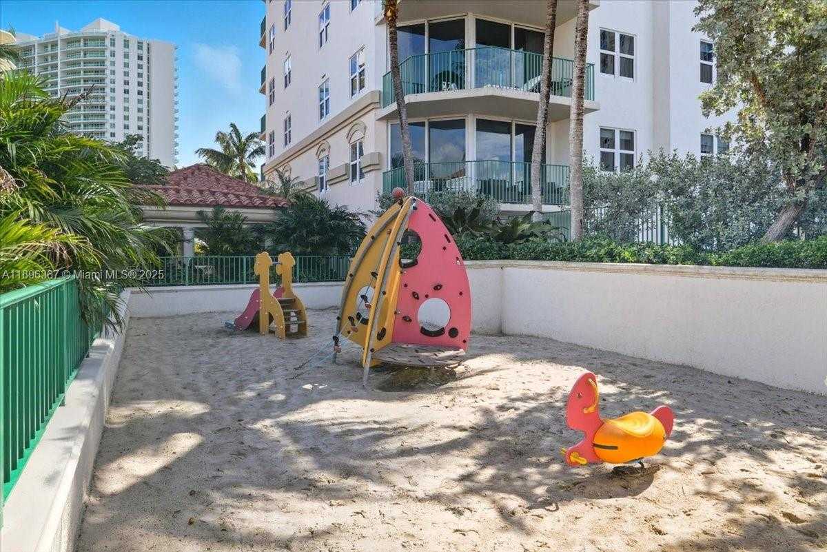 Imagen de Pequeño Objeto
