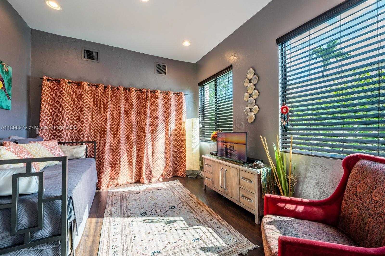 Small Image of 5808 ALTON RD, Miami Beach Number 12
