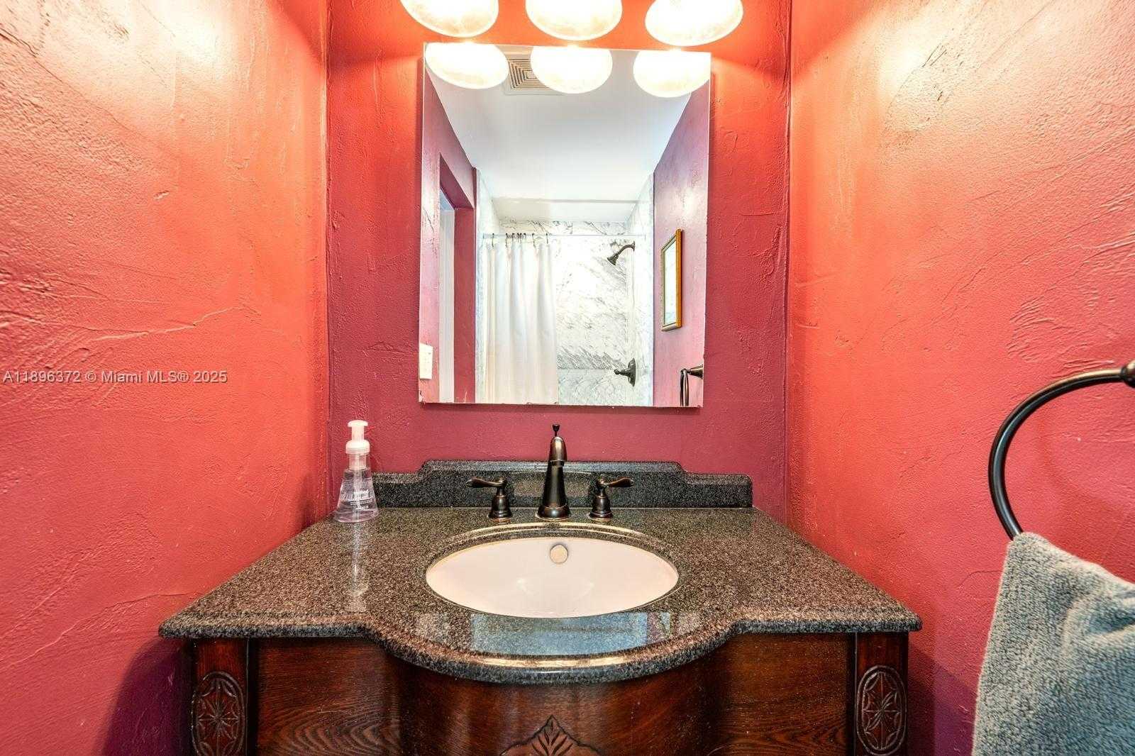 Small Image of 5808 ALTON RD, Miami Beach Number 13