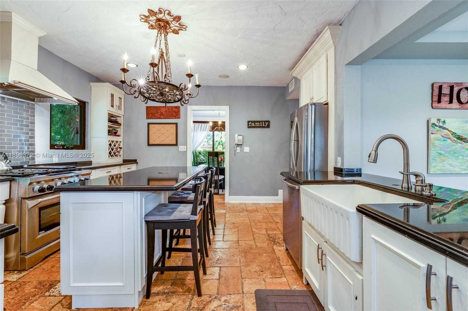 Small Image of 5808 ALTON RD, Miami Beach Number 4