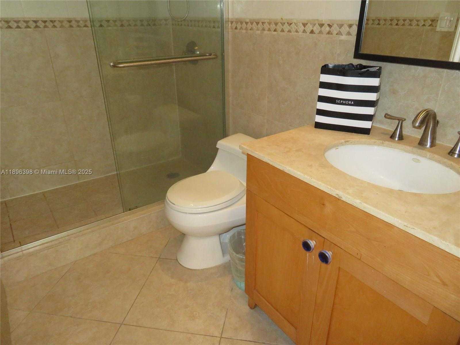 Small Image of 345 OCEAN DR #320, Miami Beach Number 14