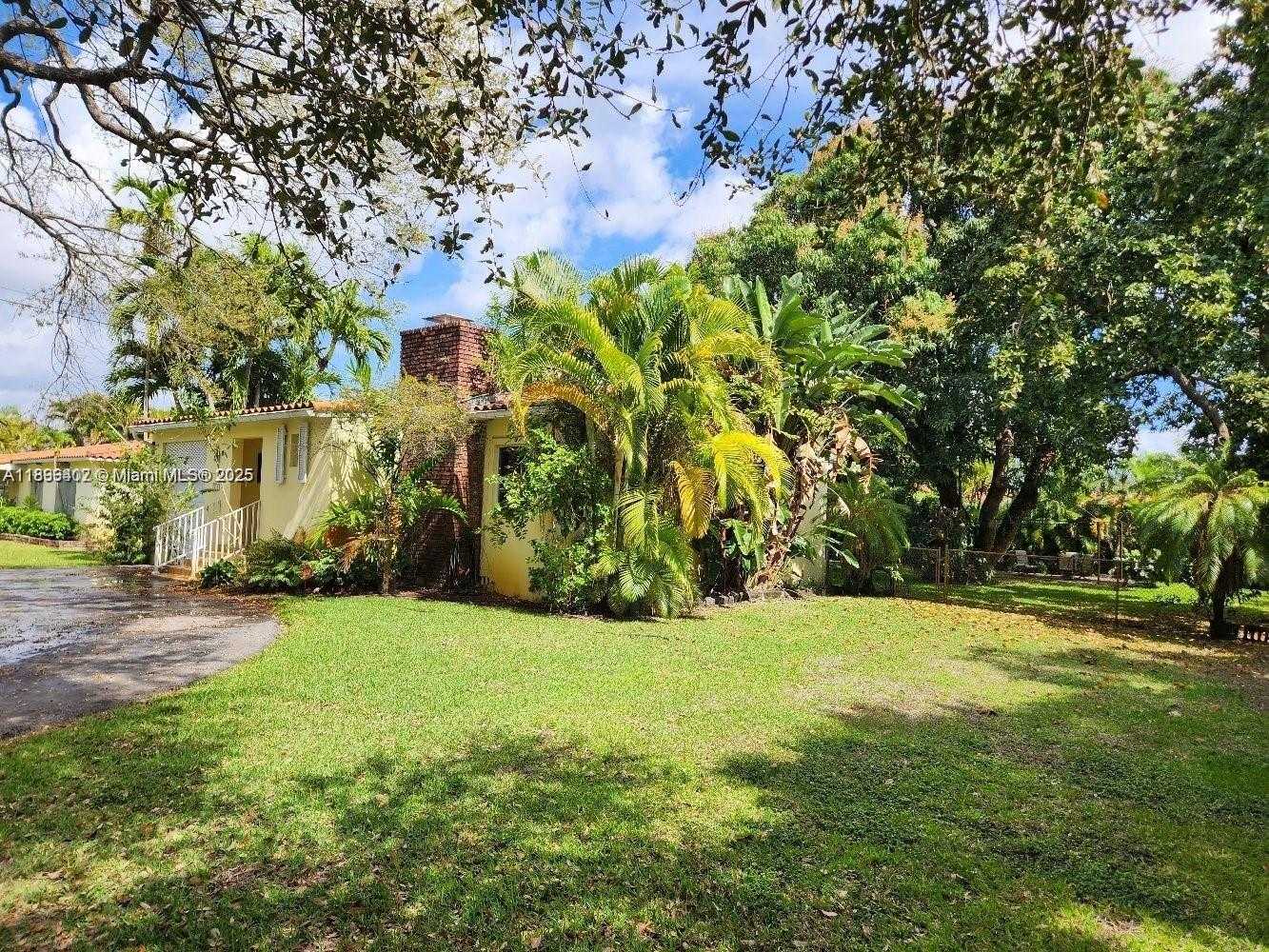 Small Image of 217 IROQUOIS ST, Miami Springs Number 12