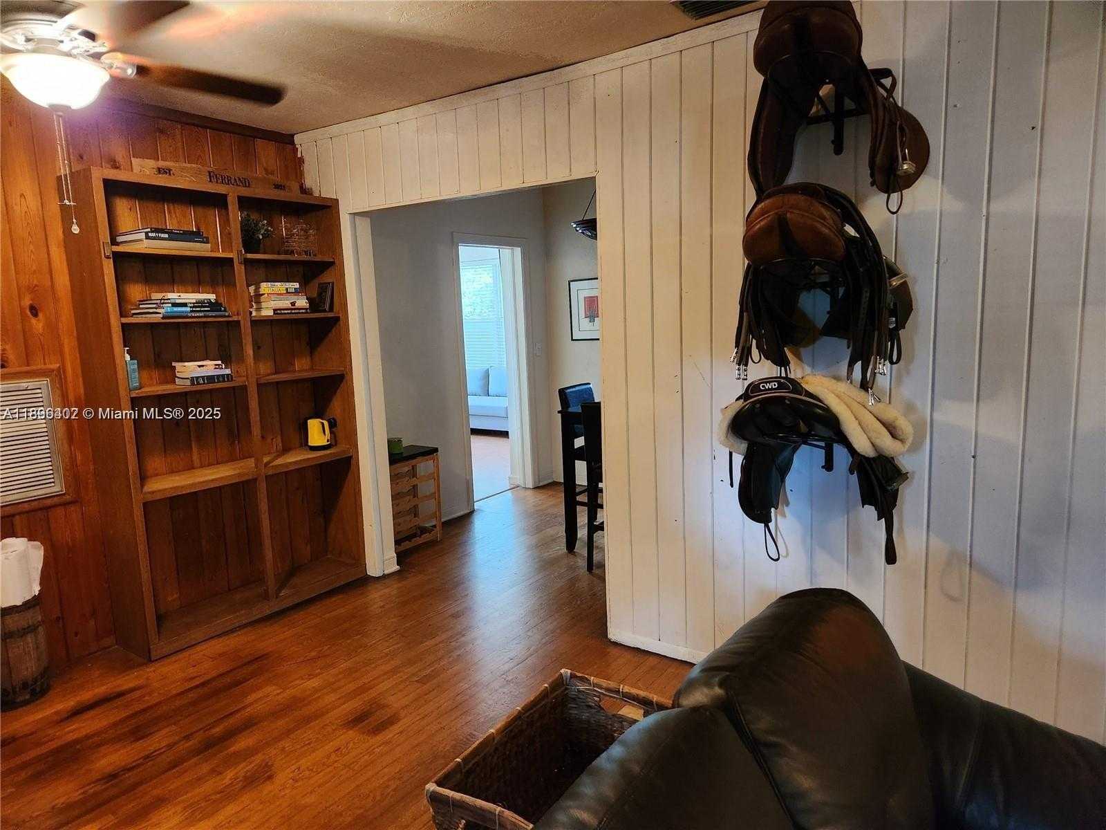 Small Image of 217 IROQUOIS ST, Miami Springs Number 6
