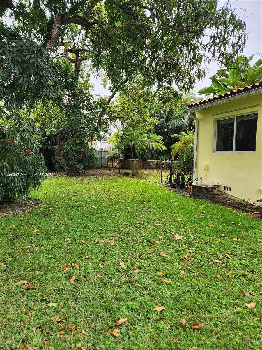 Small Image of 217 IROQUOIS ST, Miami Springs Number 8