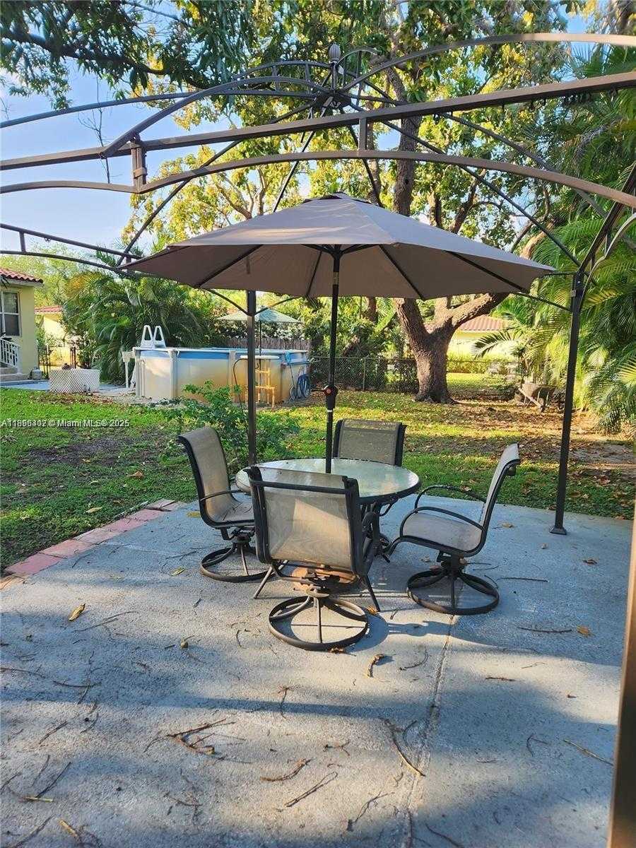 Small Image of 217 IROQUOIS ST, Miami Springs Number 9