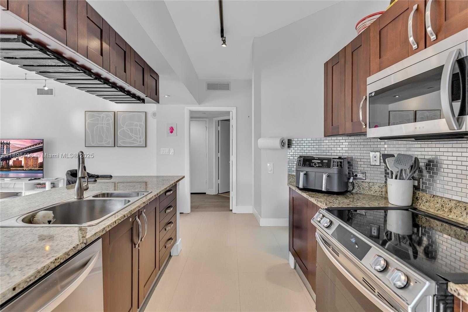 Small Image of 20000 EAST COUNTRY CLUB DR #501, Aventura Number 15