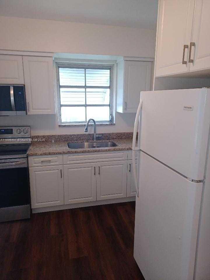 Small Image of 3670 SOUTH WEST 20TH ST #3670, Miami Number 11