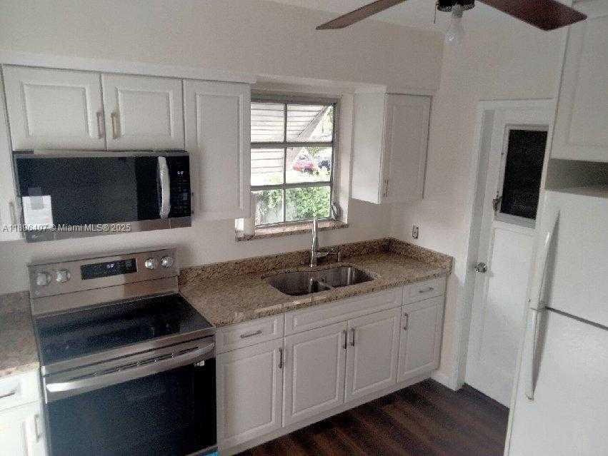 Small Image of 3670 SOUTH WEST 20TH ST #3670, Miami Number 12