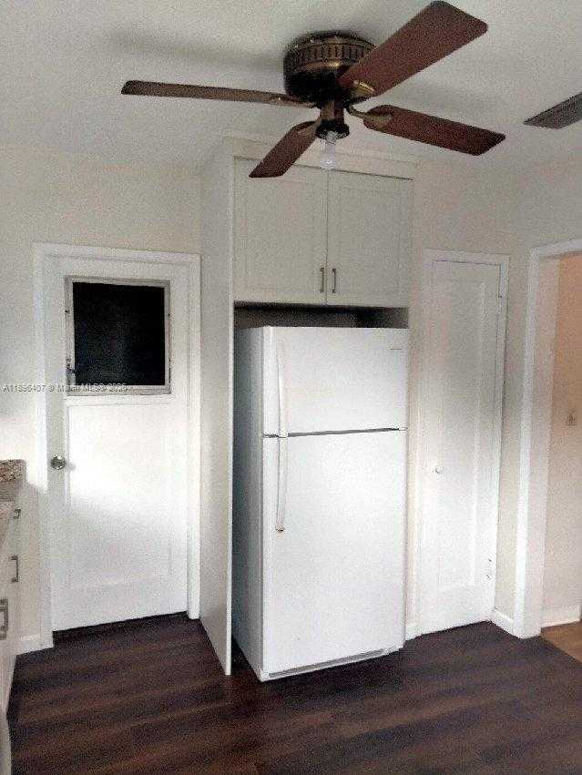 Small Image of 3670 SOUTH WEST 20TH ST #3670, Miami Number 13