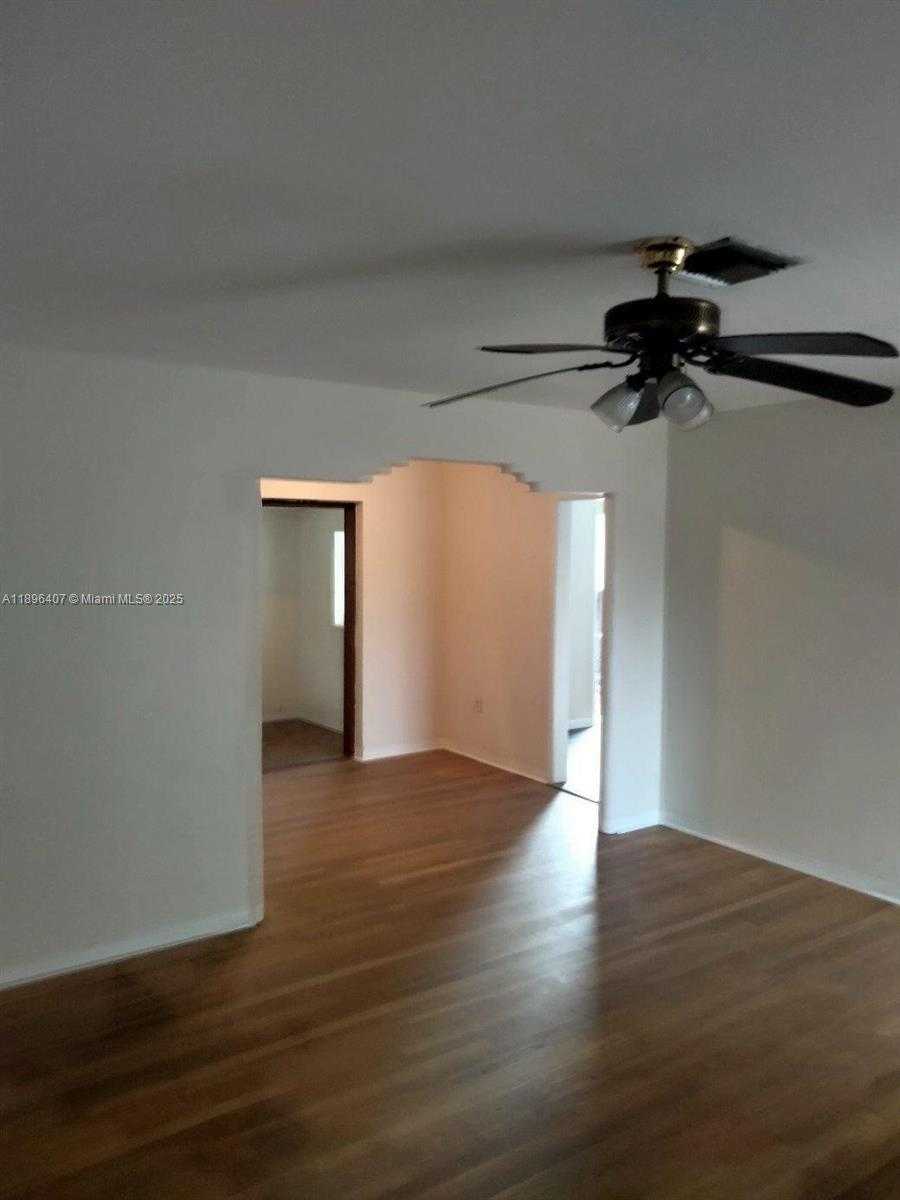 Small Image of 3670 SOUTH WEST 20TH ST #3670, Miami Number 14