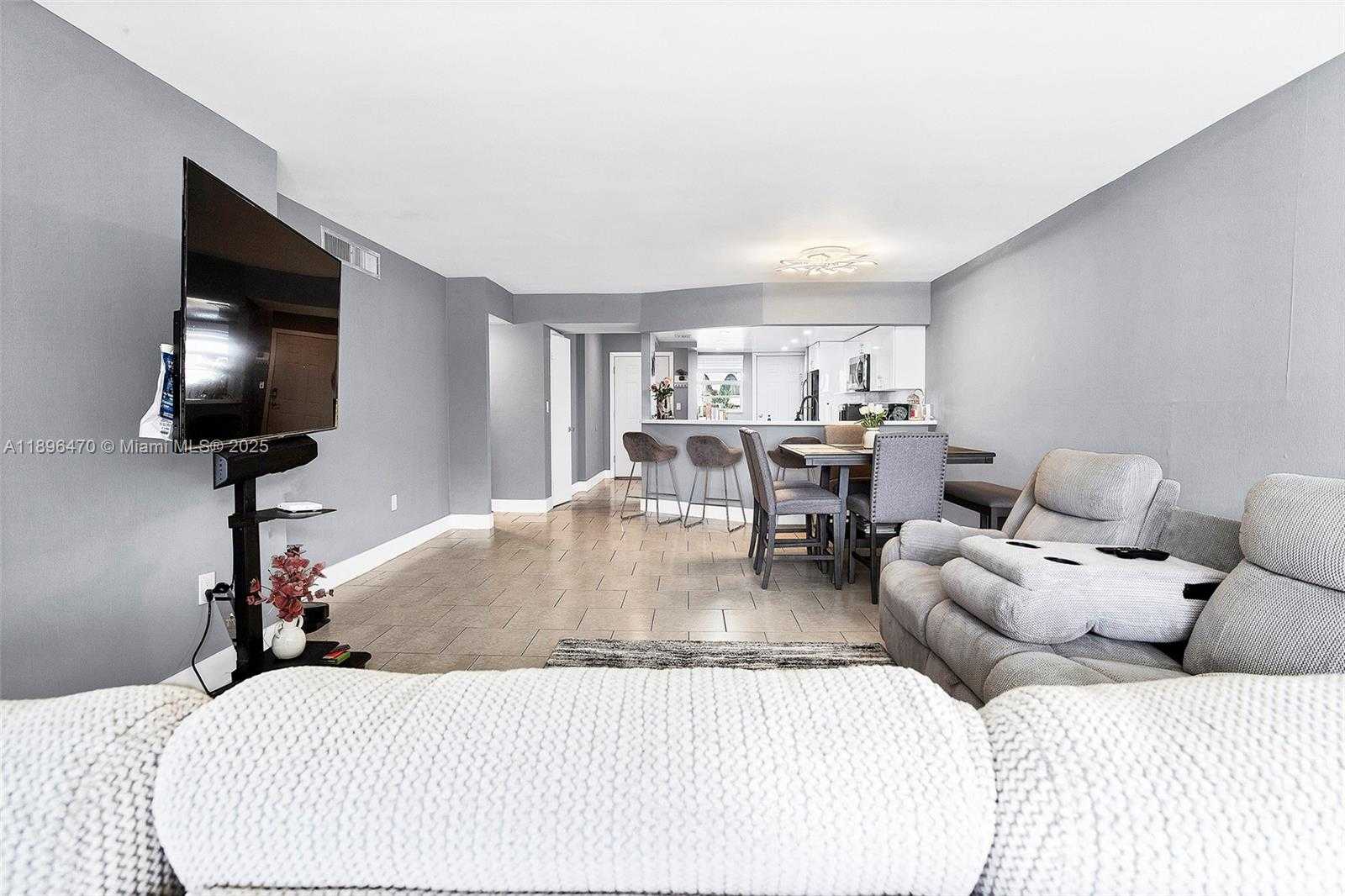 Small Image of 1750 NE 191st St, Miami, FL 33179, USA Number 11