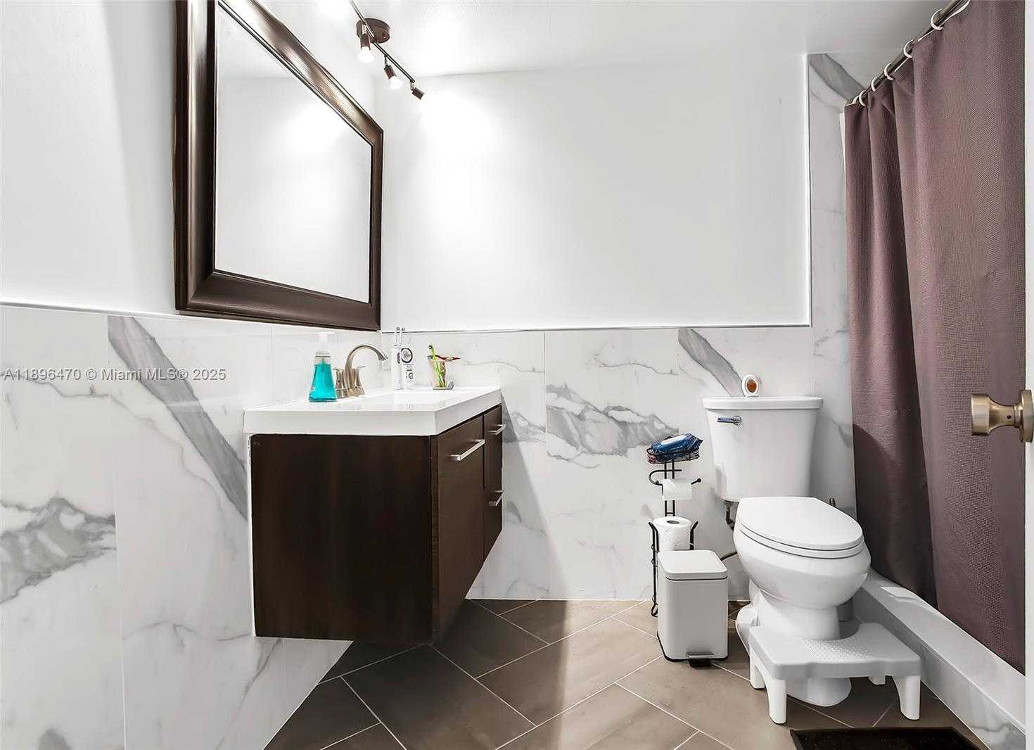 Small Image of 1750 NE 191st St, Miami, FL 33179, USA Number 12