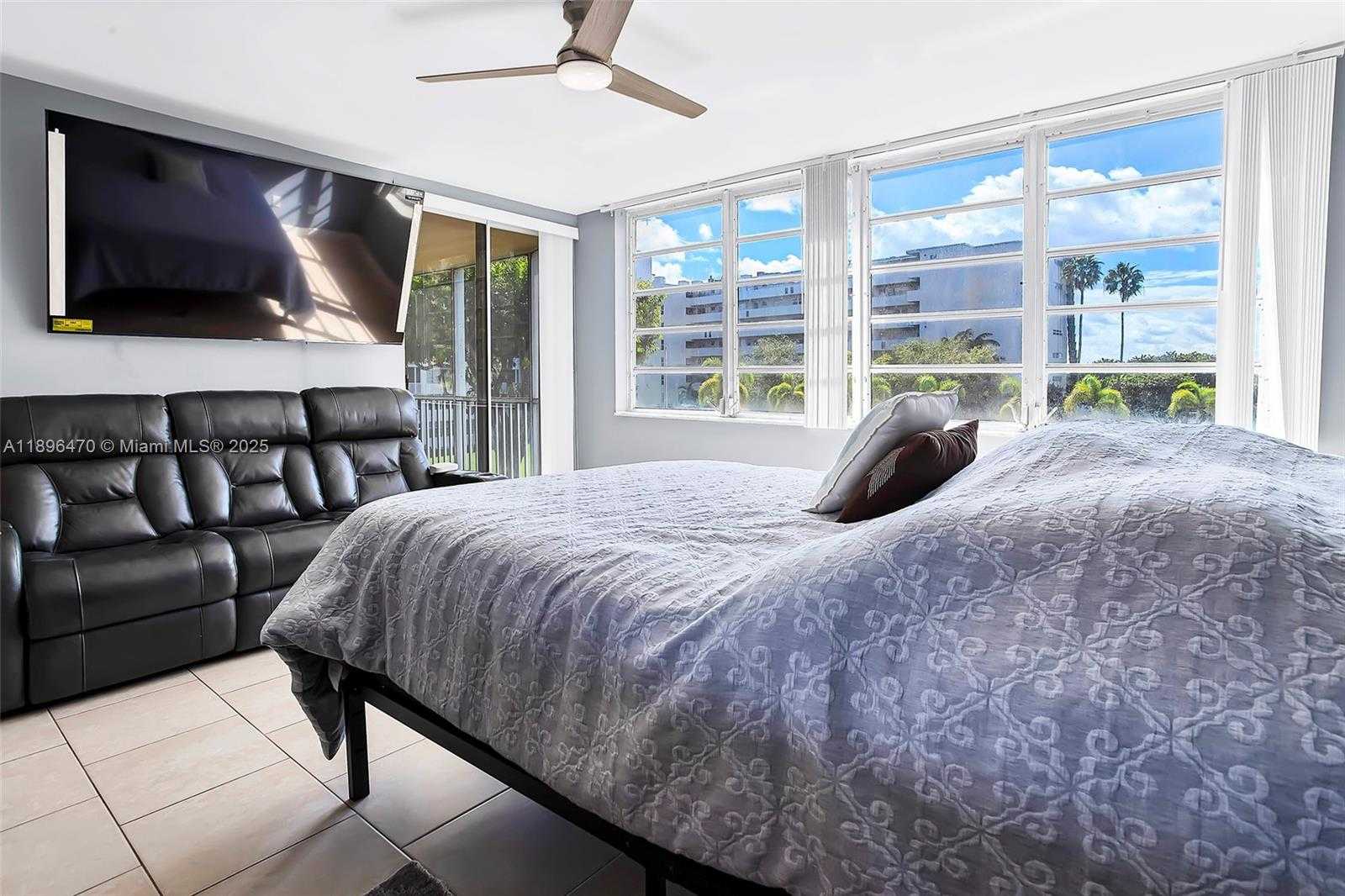 Small Image of 1750 NE 191st St, Miami, FL 33179, USA Number 15