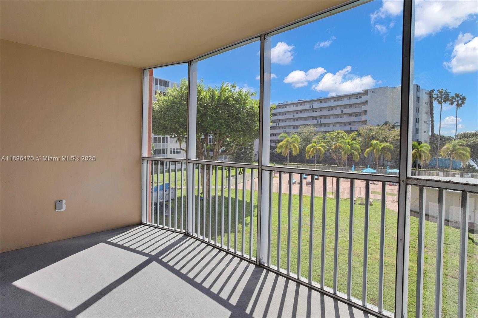 Small Image of 1750 NE 191st St, Miami, FL 33179, USA Number 20