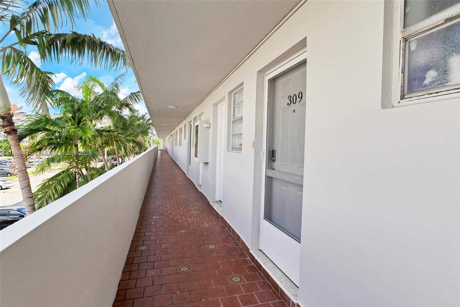 Small Image of 1750 NE 191st St, Miami, FL 33179, USA Number 21