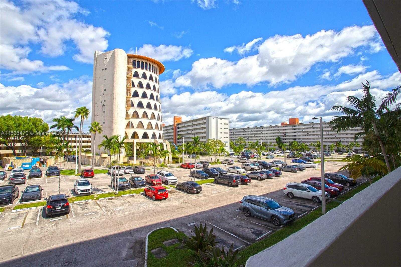 Small Image of 1750 NE 191st St, Miami, FL 33179, USA Number 22