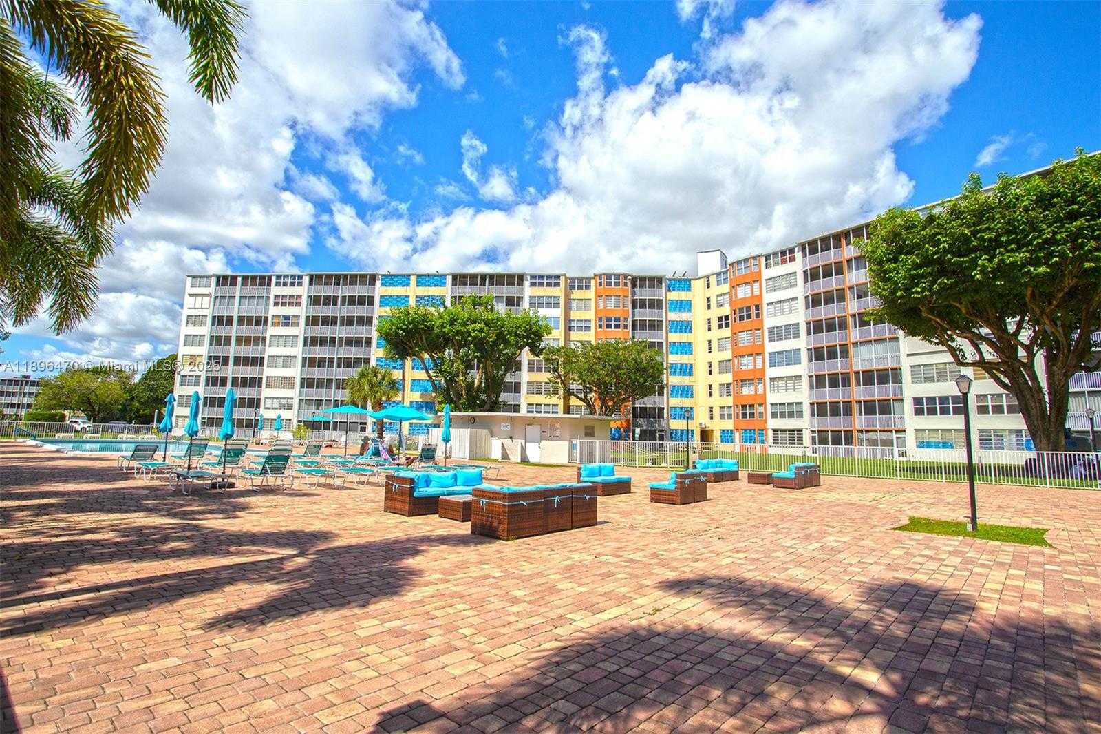 Small Image of 1750 NE 191st St, Miami, FL 33179, USA Number 23