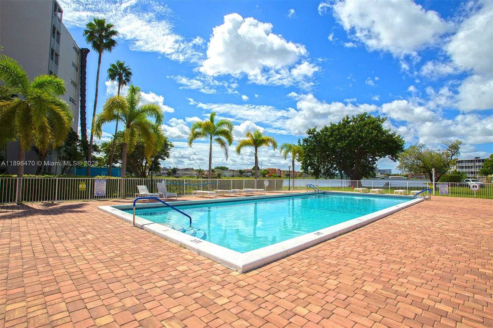 Small Image of 1750 NE 191st St, Miami, FL 33179, USA Number 24