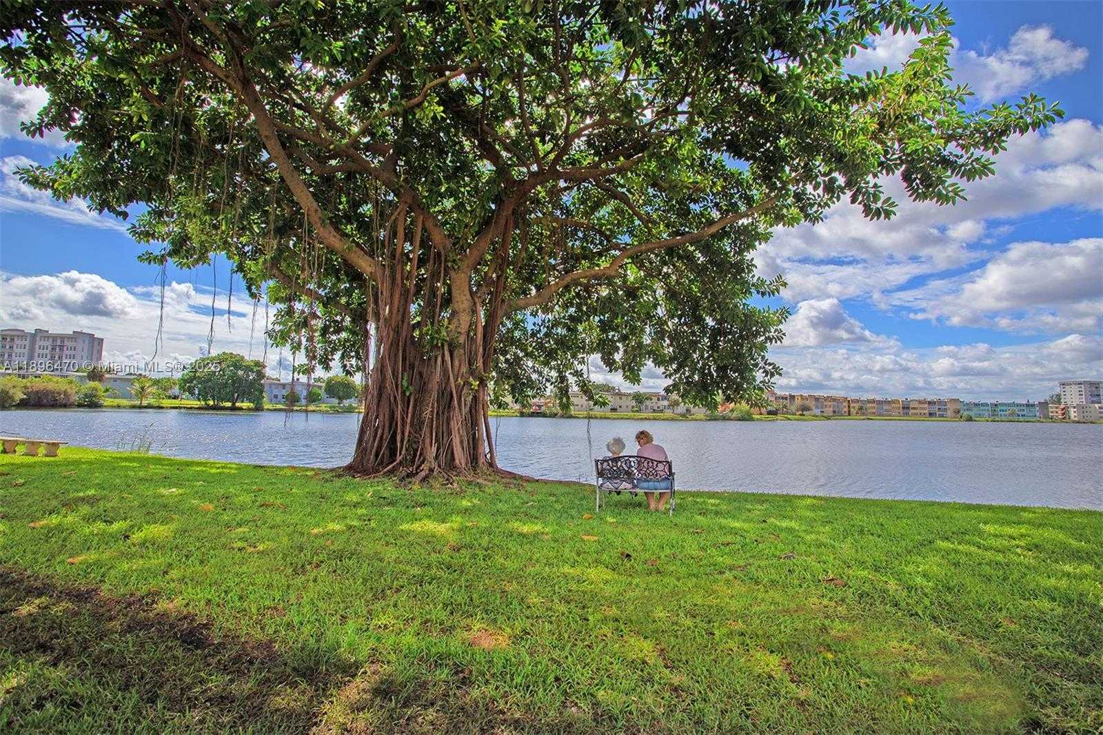 Small Image of 1750 NE 191st St, Miami, FL 33179, USA Number 26