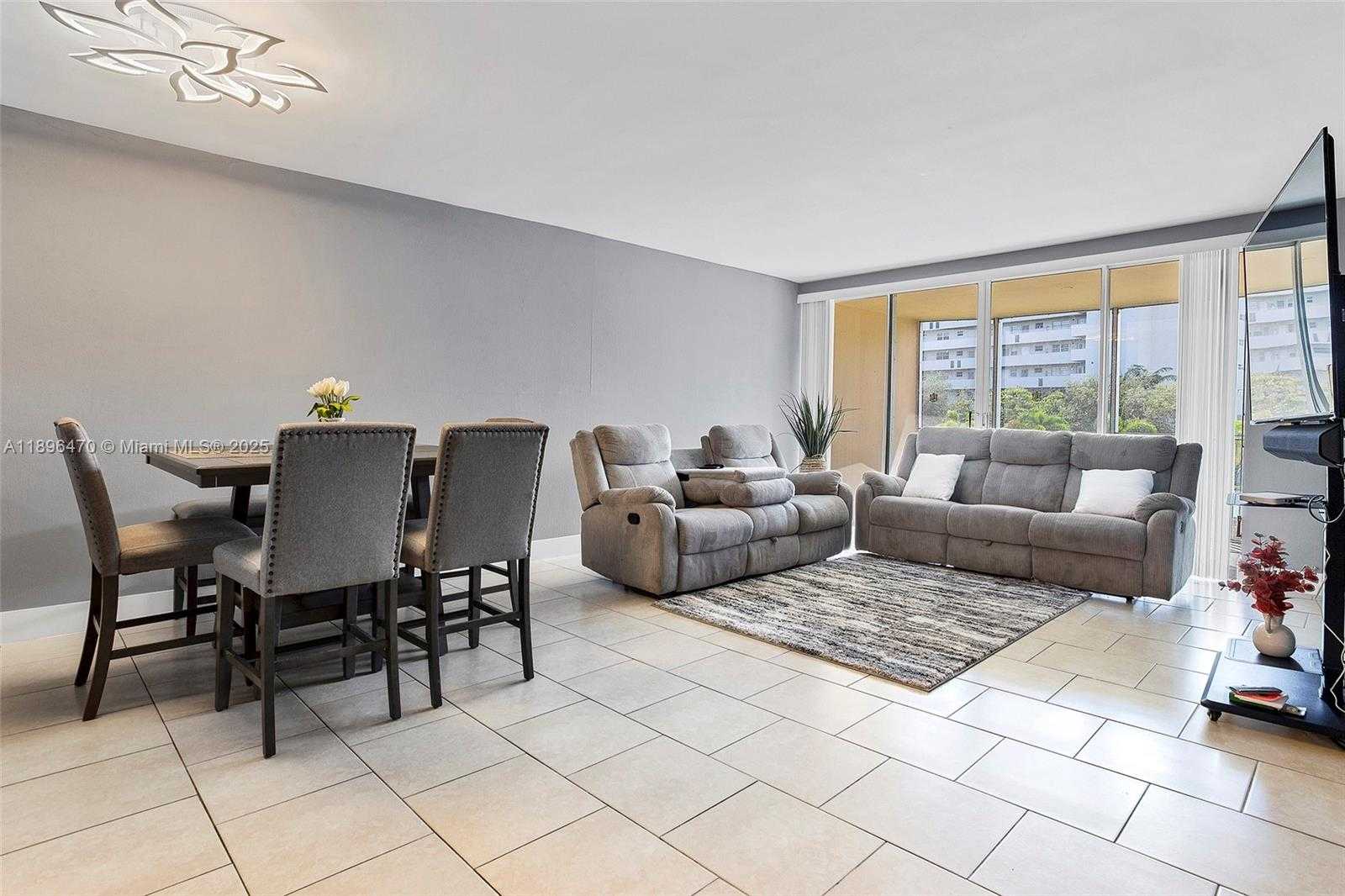 Small Image of 1750 NE 191st St, Miami, FL 33179, USA Number 3