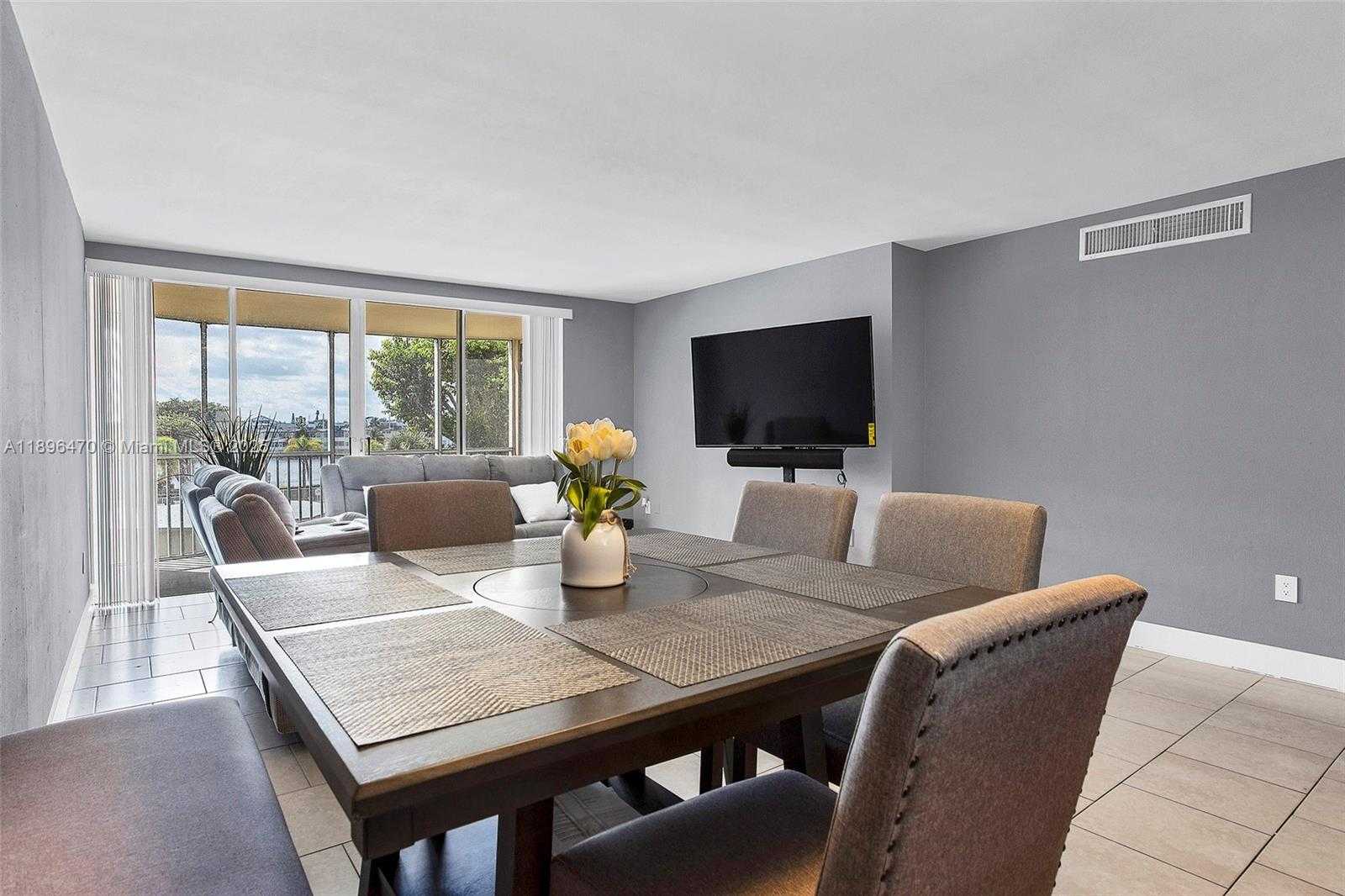 Small Image of 1750 NE 191st St, Miami, FL 33179, USA Number 4