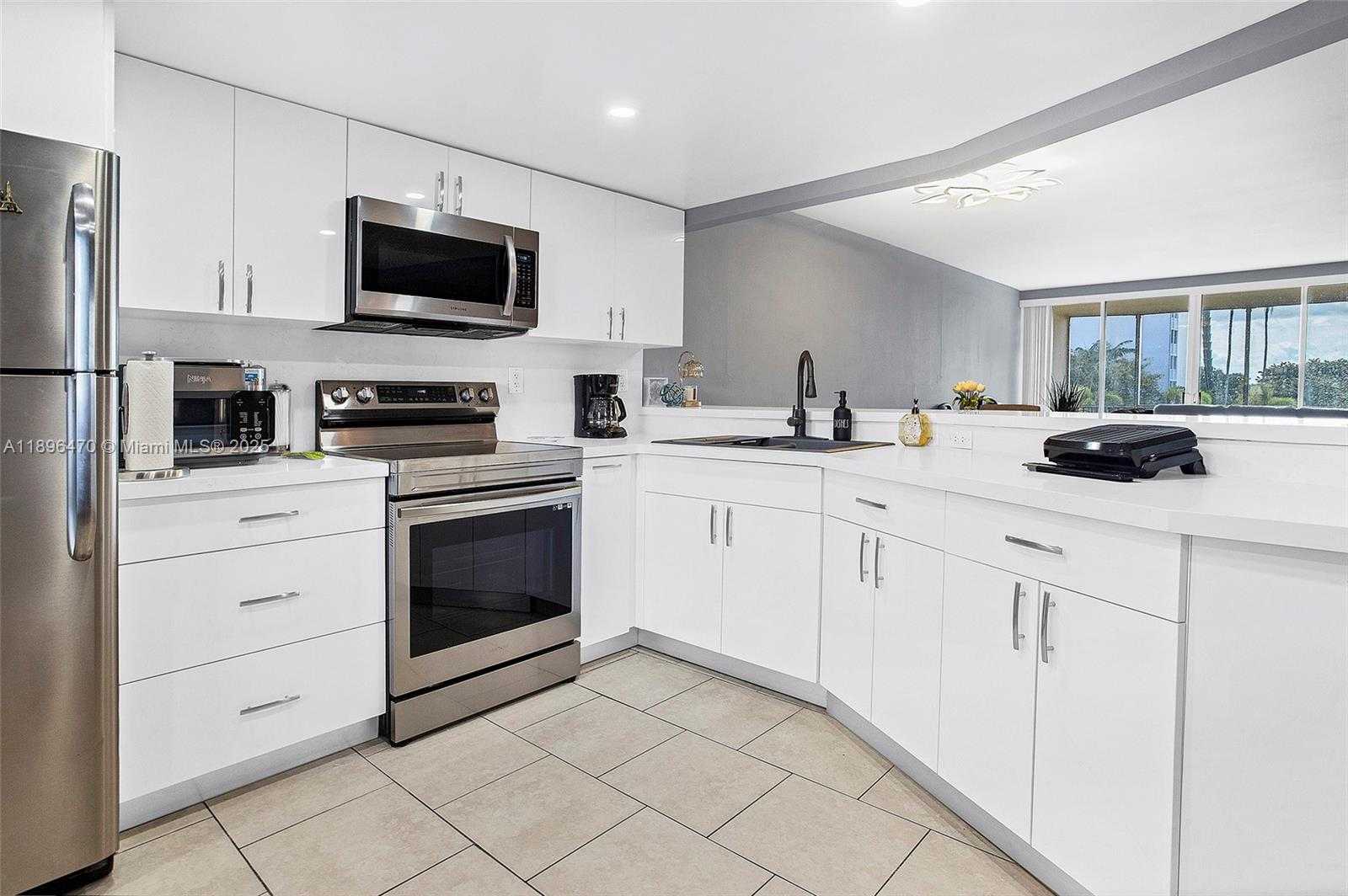 Small Image of 1750 NE 191st St, Miami, FL 33179, USA Number 5