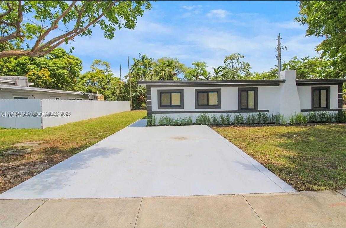 Small Image of 13885 NORTH WEST 5TH AVE, North Miami Number 13