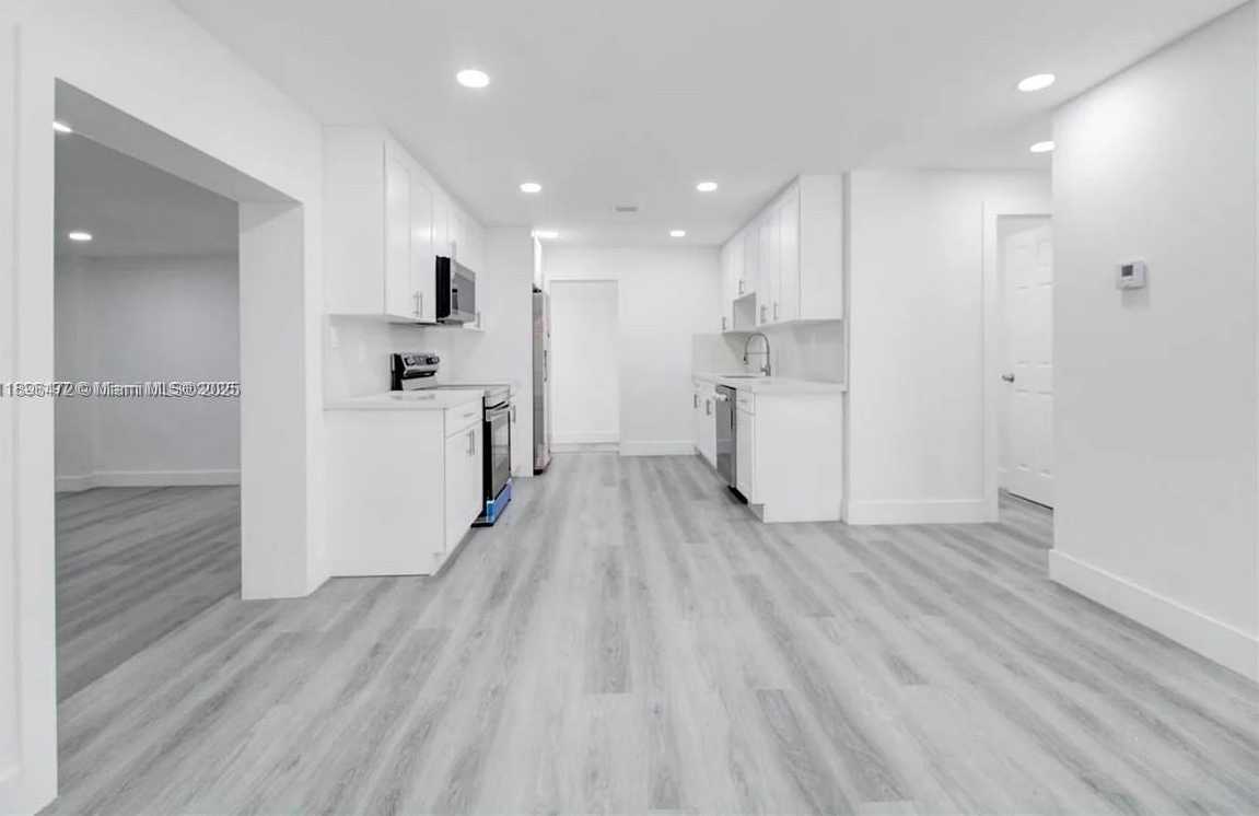 Small Image of 13885 NORTH WEST 5TH AVE, North Miami Number 3