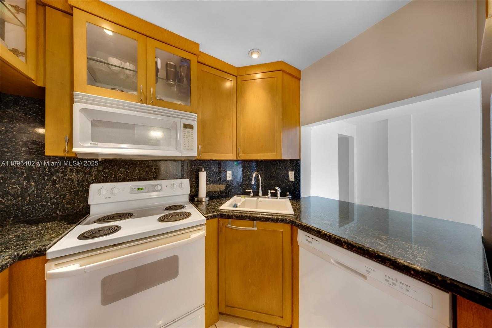 Small Image of 6545 INDIAN CREEK DR #504, Miami Beach Number 11
