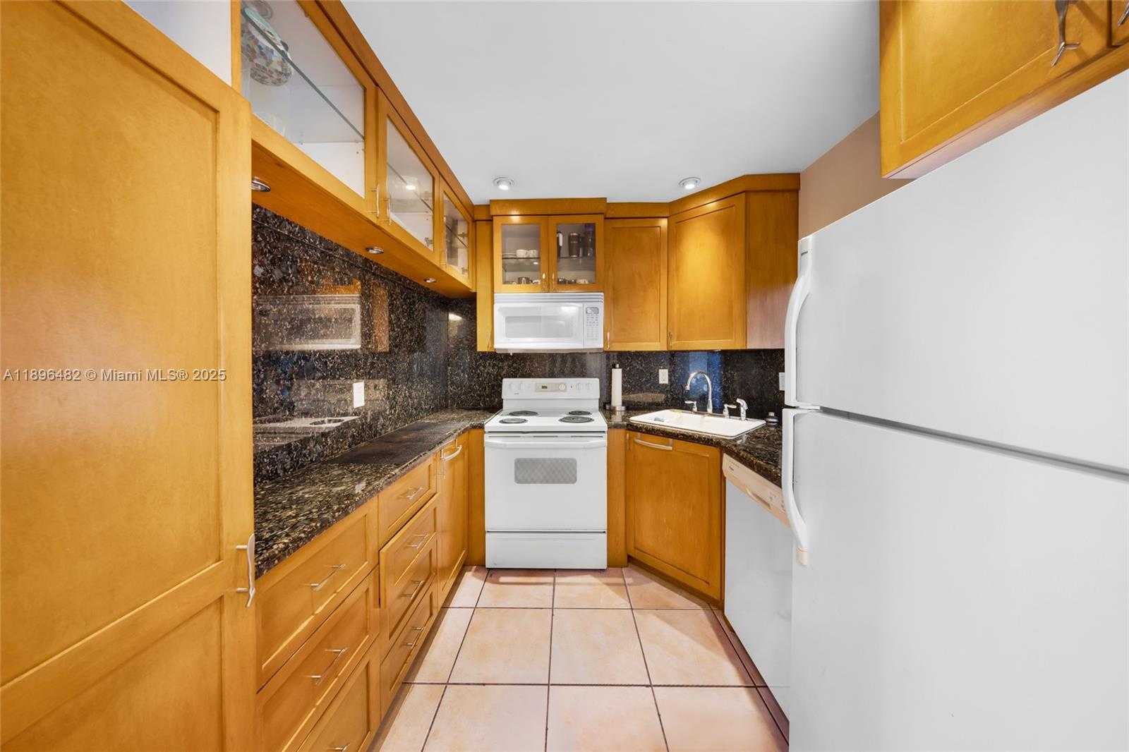 Small Image of 6545 INDIAN CREEK DR #504, Miami Beach Number 13