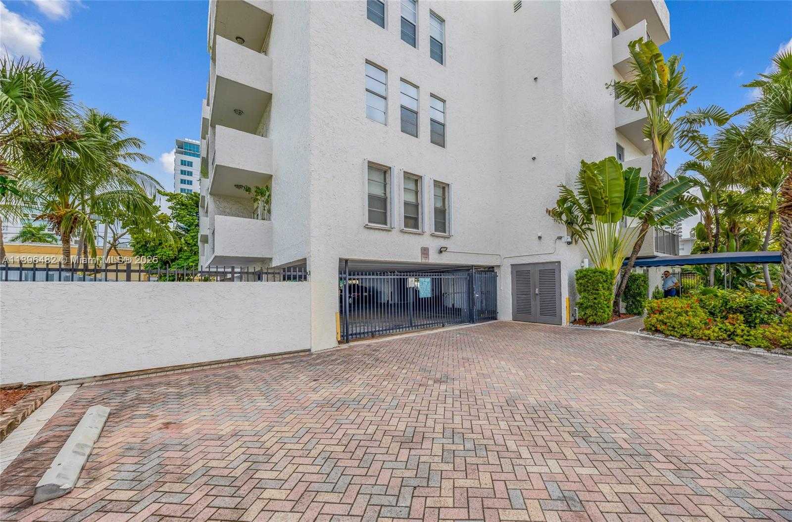 Small Image of 6545 INDIAN CREEK DR #504, Miami Beach Number 21