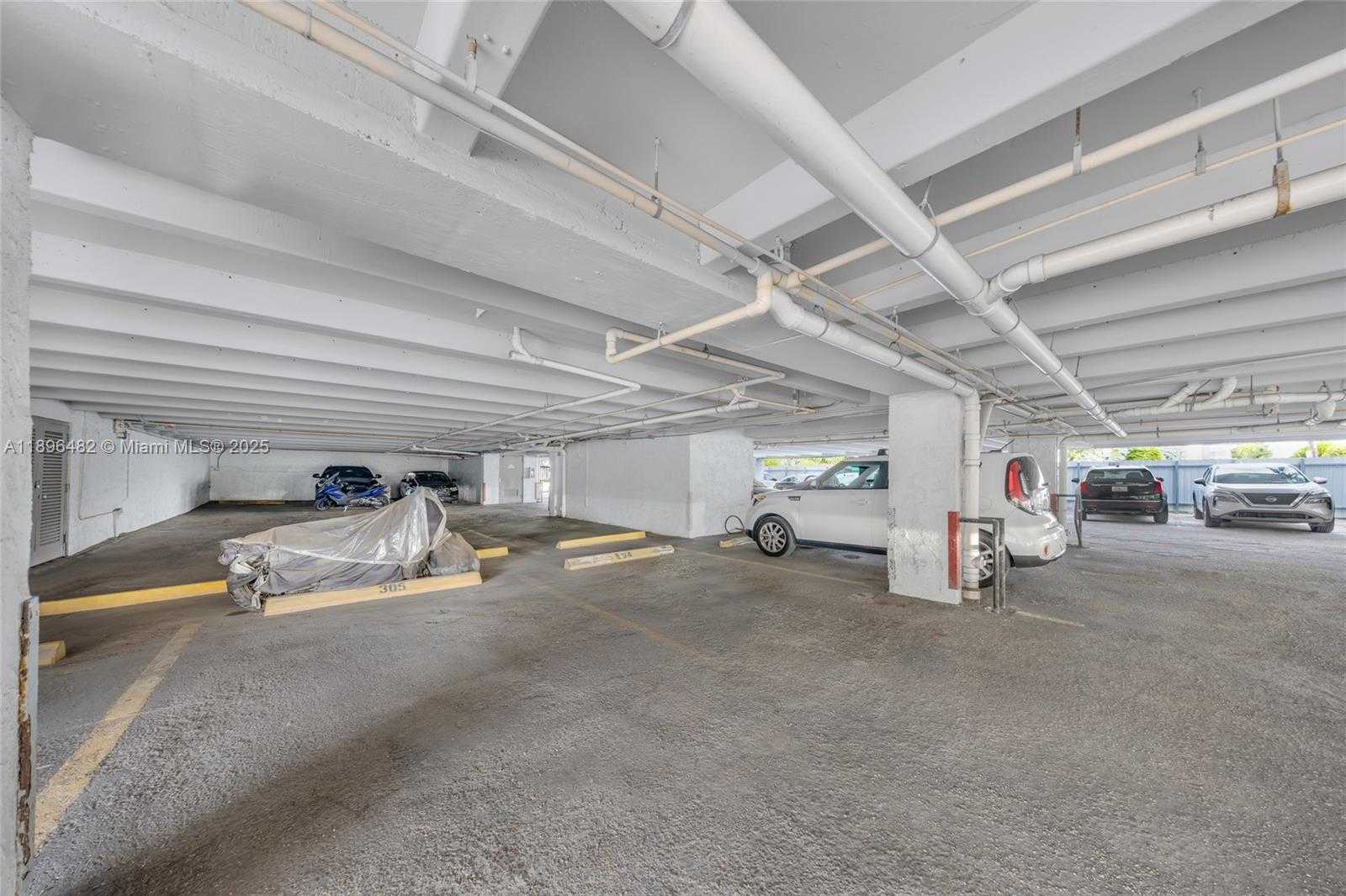 Small Image of 6545 INDIAN CREEK DR #504, Miami Beach Number 26